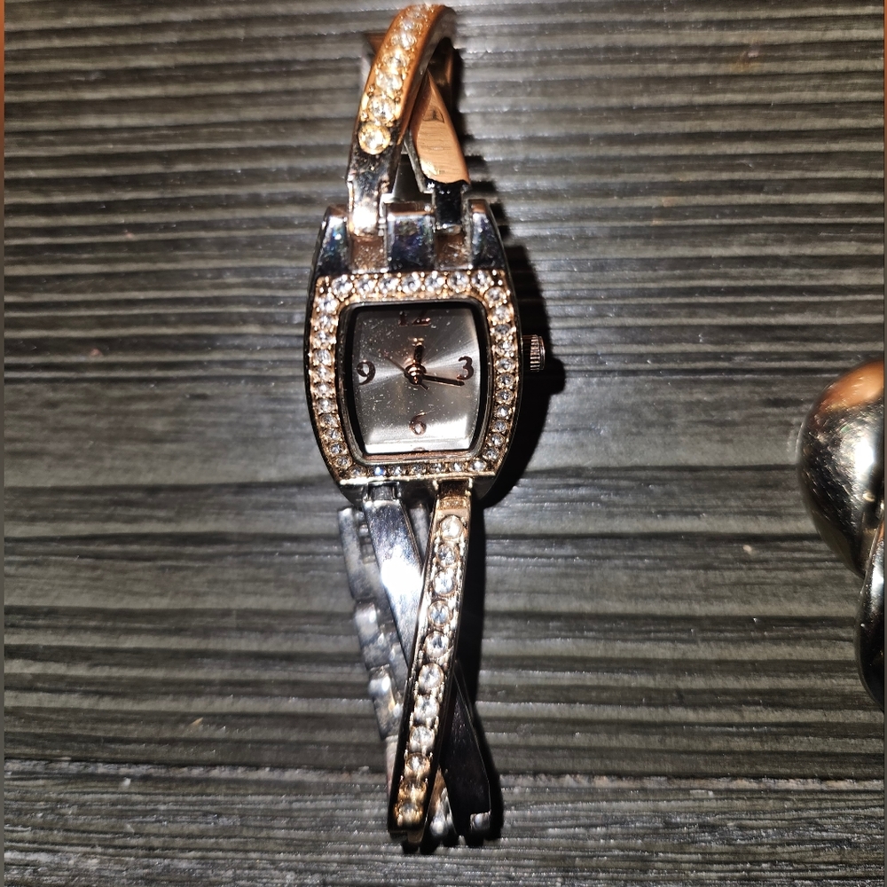 Criss cross design WATCH